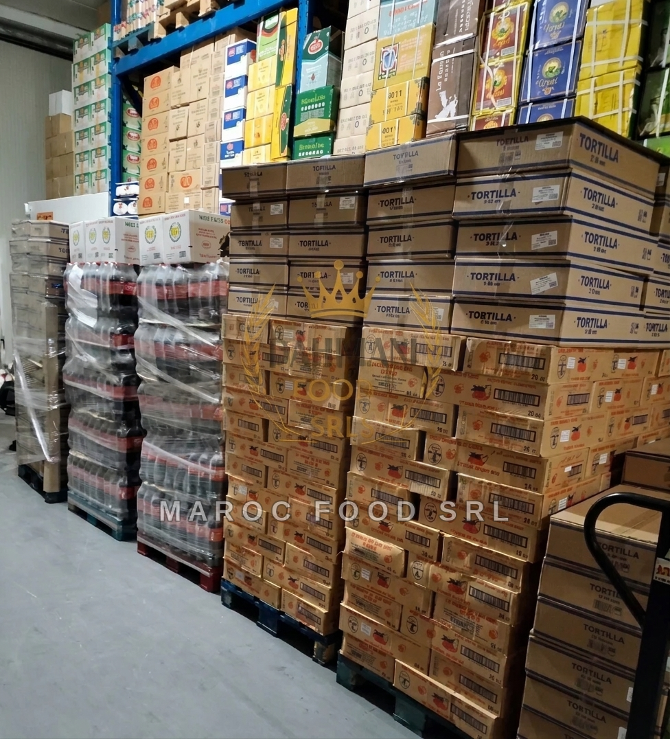 Bancali di prodotti pronti per la spedizione nel magazzino